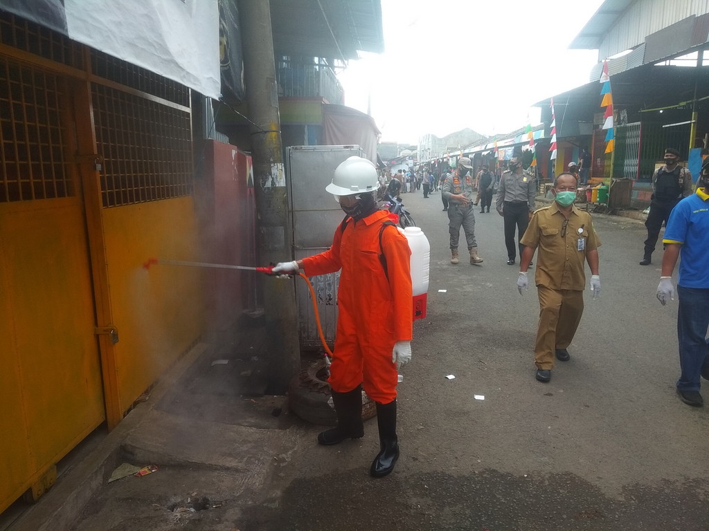 Pasar Kotaagung Kembali Disemprot Disinfektan