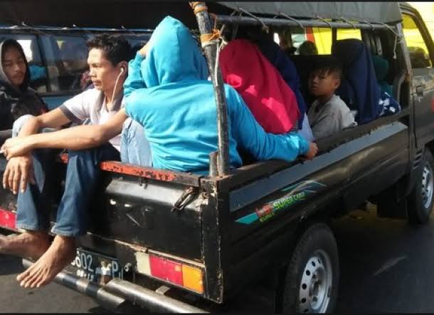 Ingat, Pikap Bukan Angkutan Penumpang