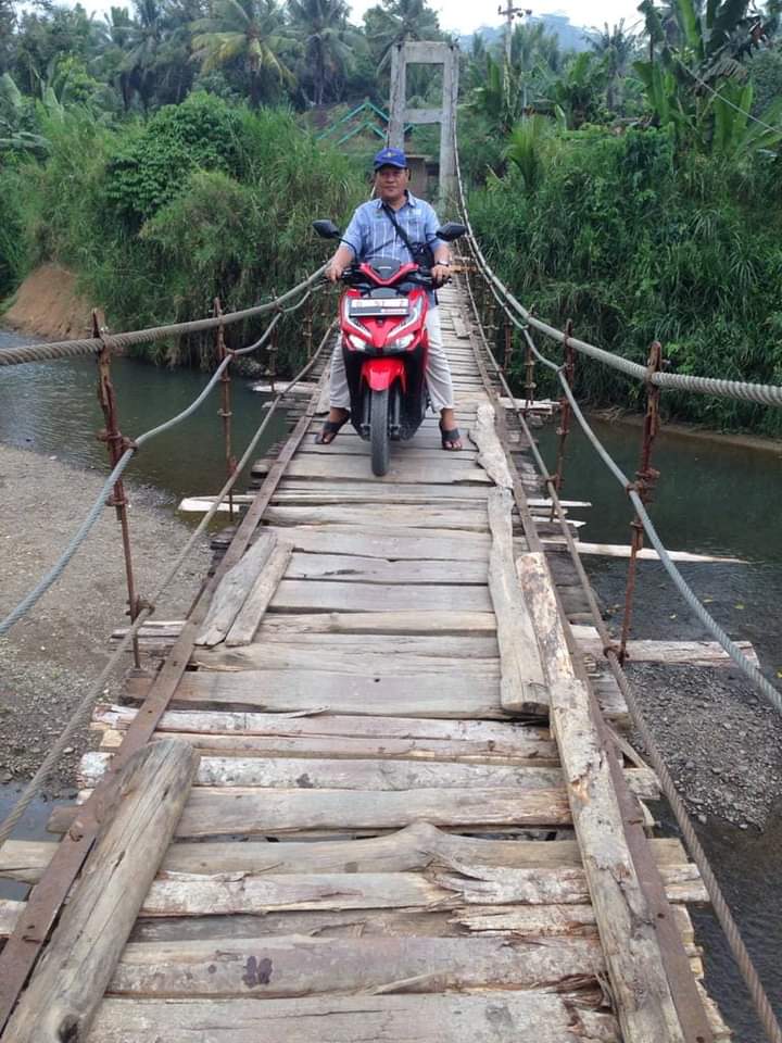 Jembatan Gantung Lapuk Ancam Keselamatan