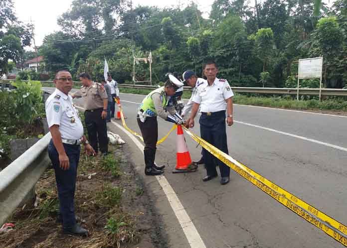 Dishub Pasang Papan Peringatan dititik Longsor