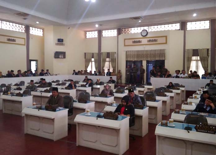 Rapat Paripurna Istimewa Berlangsung Sepi