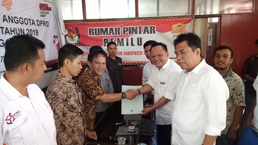 Gerindra Serahkan Berkas Partai dan Bacaleg