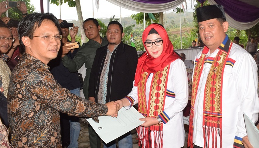 Dewi-Syafii Ditetapkan Sebagai Bupati dan Wakil Bupati Tanggamus Terpilih