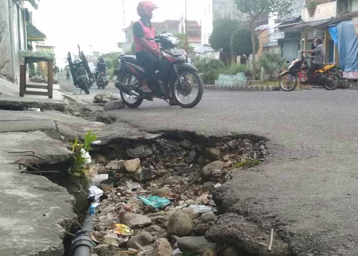 Jalan Terkikis, Keselamatan Pengguna Jalan Terancam