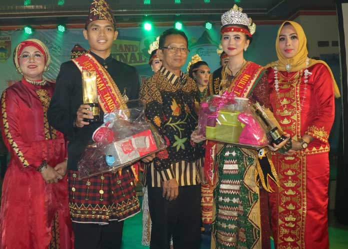 Adelia Yolanda dan Haskhori Ginaldho Raih Juara I Muli Mekhanai Tanggamus 2018