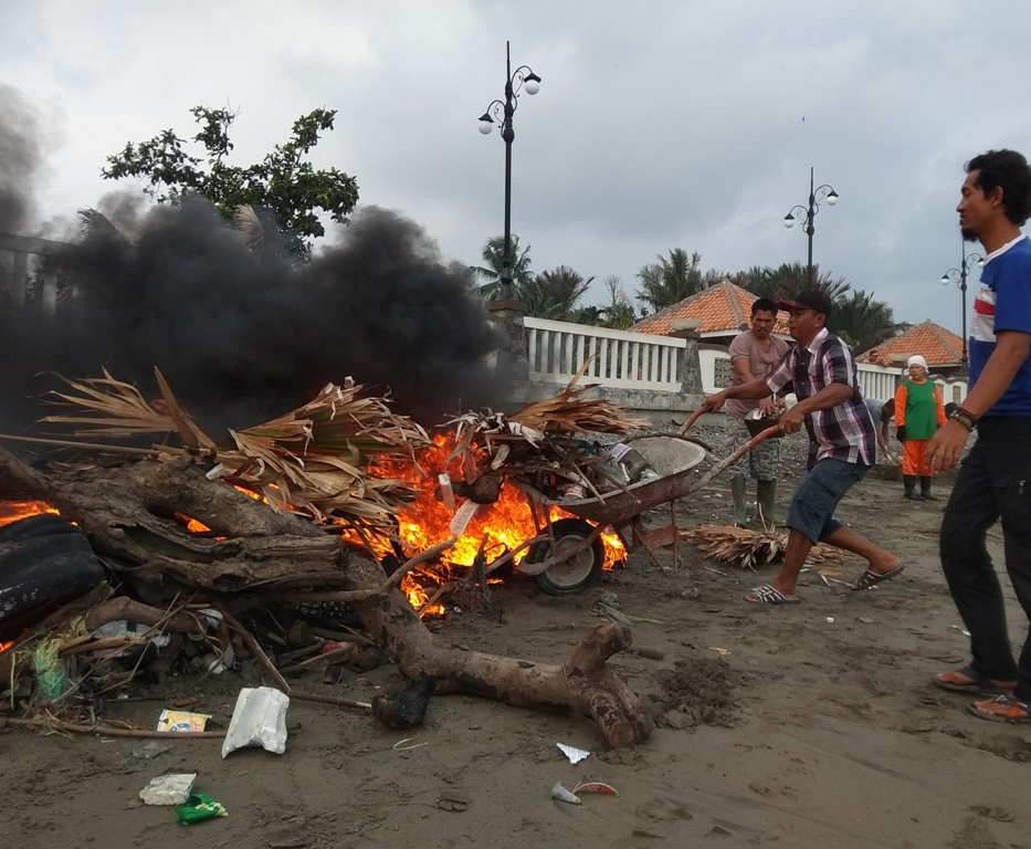 Sadar Dong! Jangan Buang Sampah ke Sungai