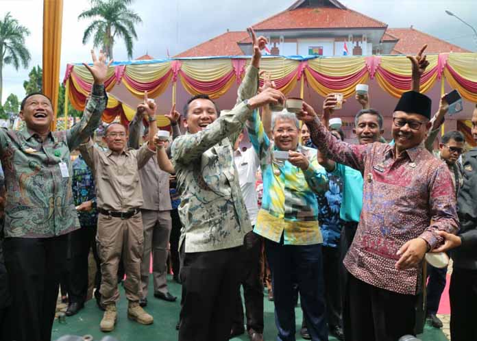 Gubernur Sanjung Kelompok HKm Tanggamus