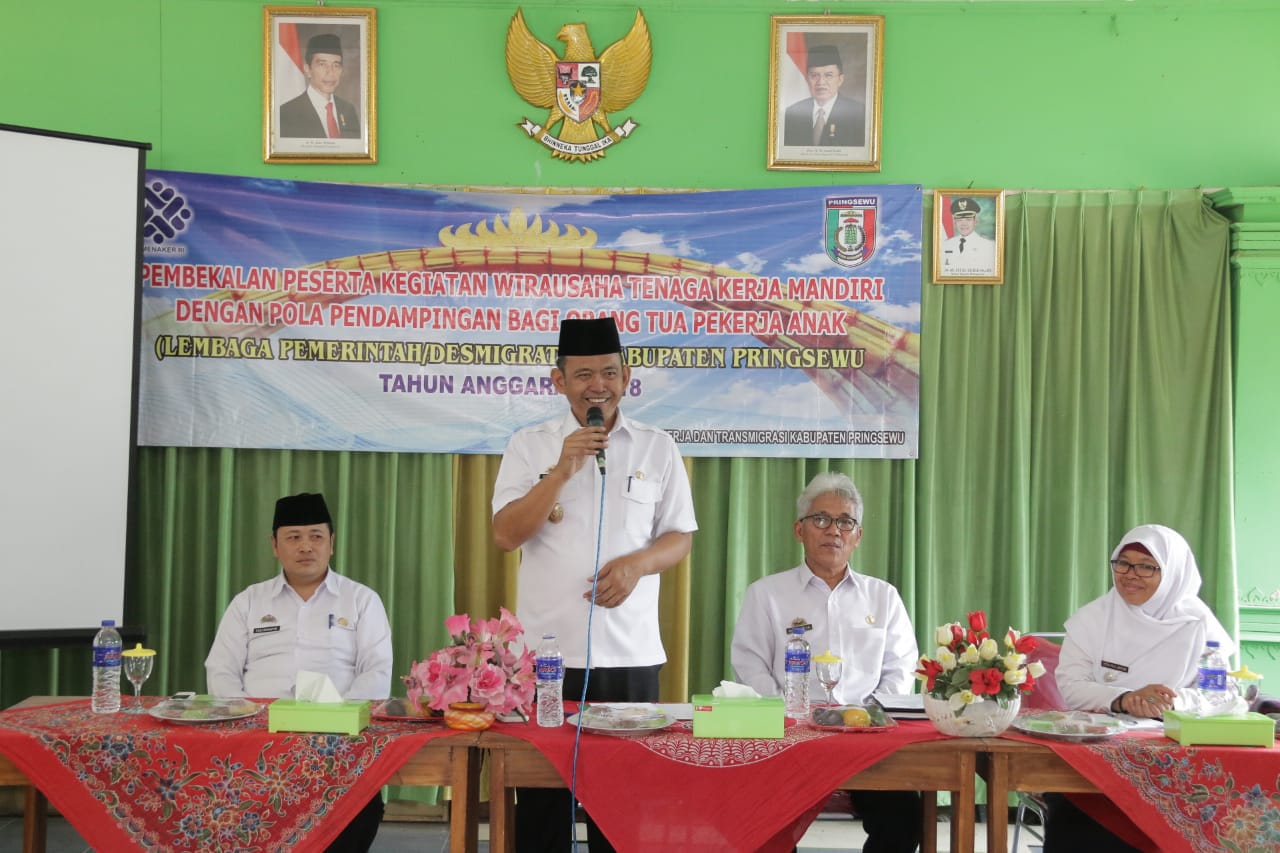 Puluhan Masyarakat Dibantu Peralatan Wirausaha