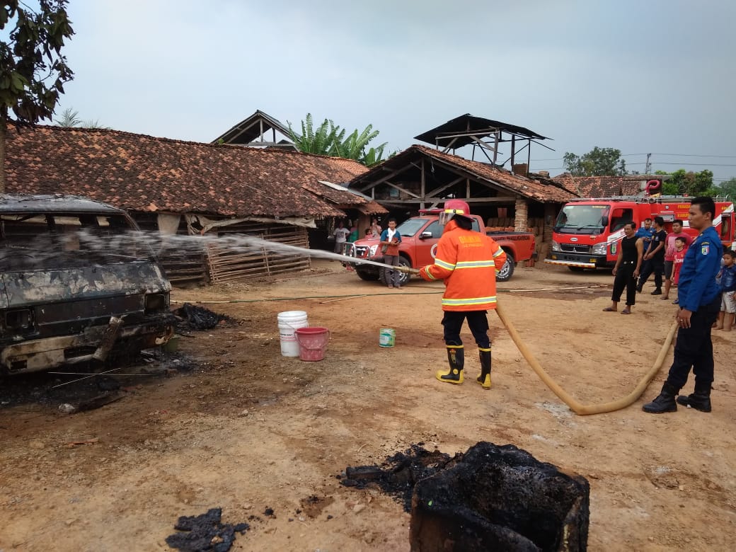 Ambulance Rusak Dinkes Pringsewu Terbakar