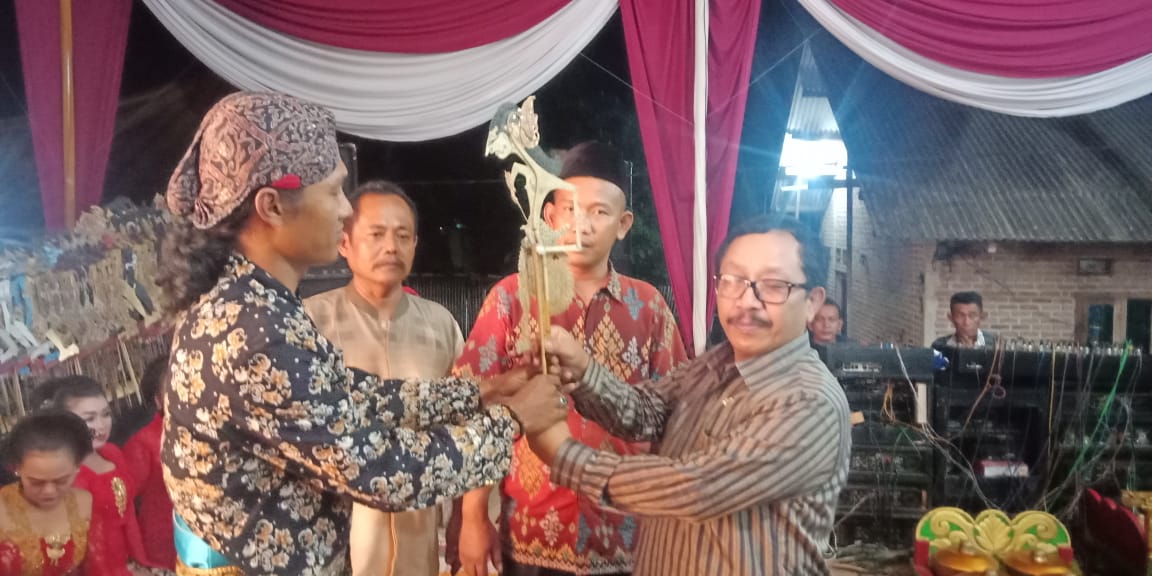 Sosialisasi Program PTSL Lewat Wayang Kulit