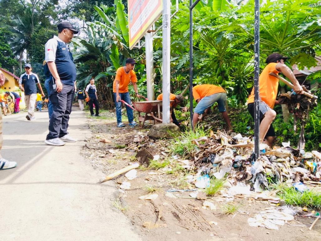 20 Napi Keluar, Ikut Kerja Bakti