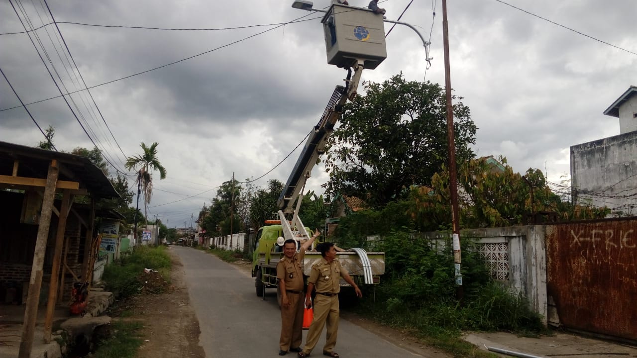 Ratusan Lampu Jalan Dipasang