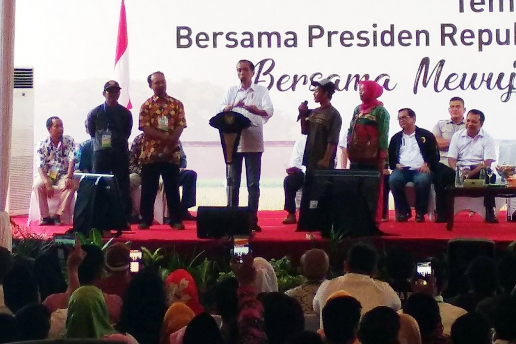 Jokowi Warning Kades : “Kuping Saya Dimana – mana”