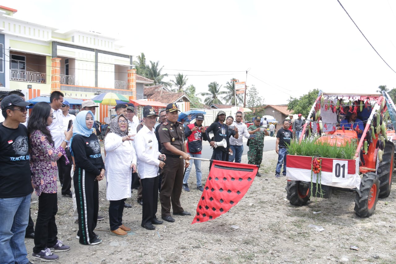 Musim Tanam, Petani Adu Balap Handstraktor