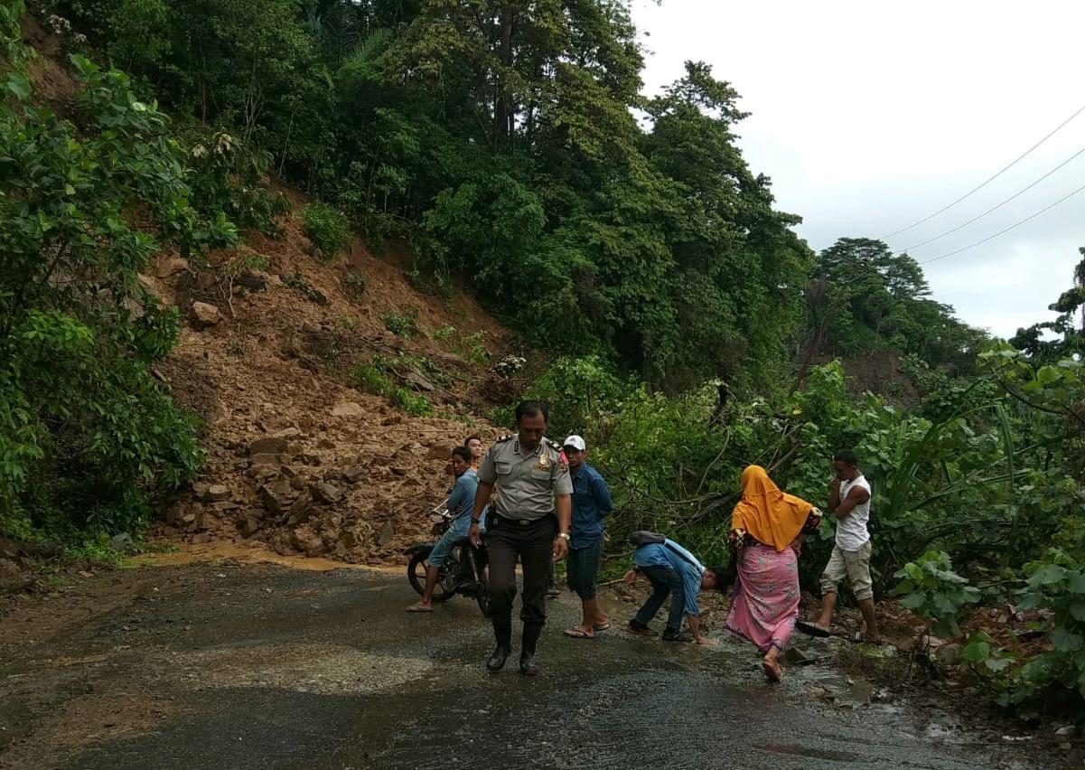 Cukuhbalak Longsor, Akses Jalan Lumpuh