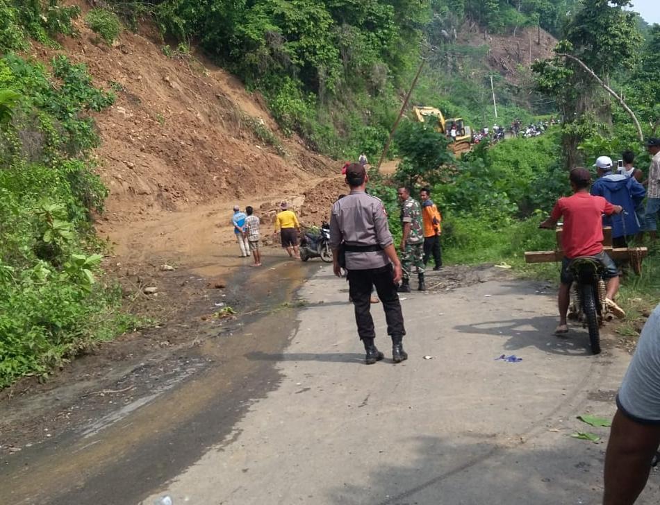 Sempat Tertimbun Longsor, Jalan Cukuh Balak Kini Sudah Bisa Dilalui