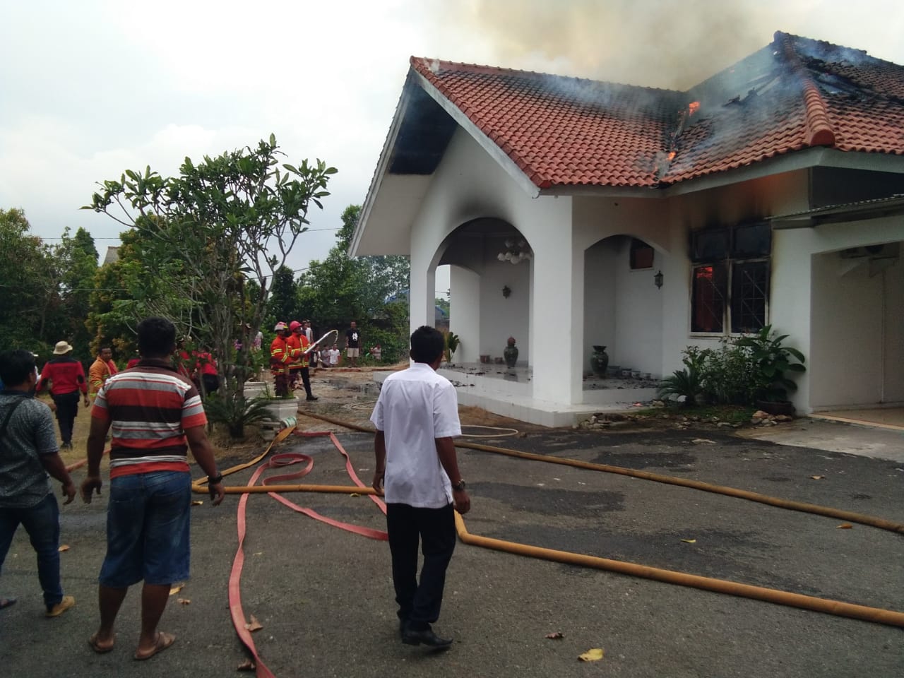 Rumah Mewah Terbakar, Toyota Camry Selamat