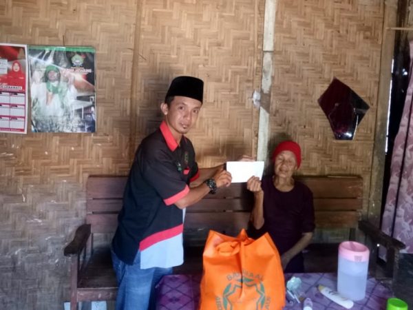 Mbah Satiyah Hidup Sebatangkara di Pinggir Sawah