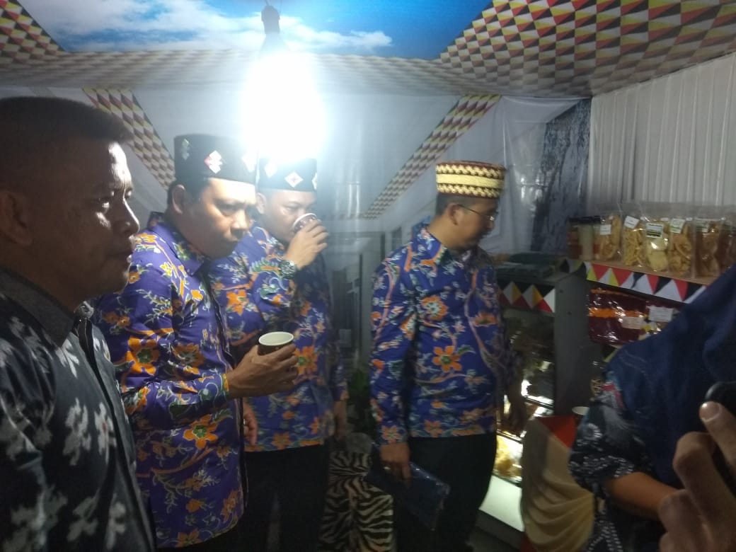 Kain Tapis, Rajutan Hingga Olahan Kripik Tersaji di Stand Kecamatan Gisting