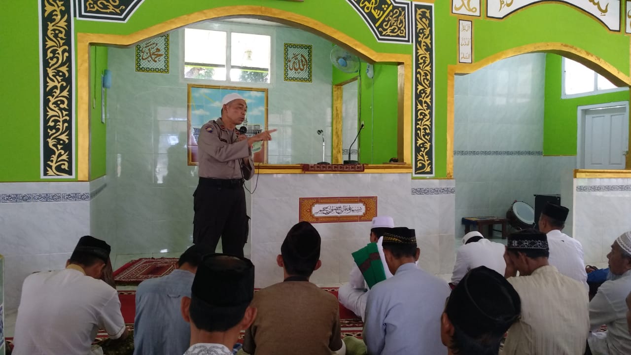 Kasat Binmas Isi Khutbah di Masjid Lapas Kotaagung