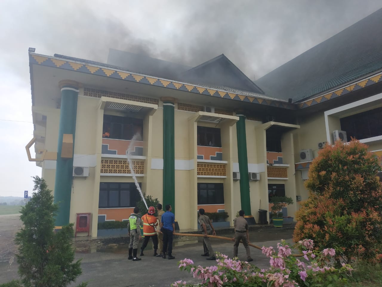 Kantor Bupati Pringsewu Dilalap Si Jago Merah