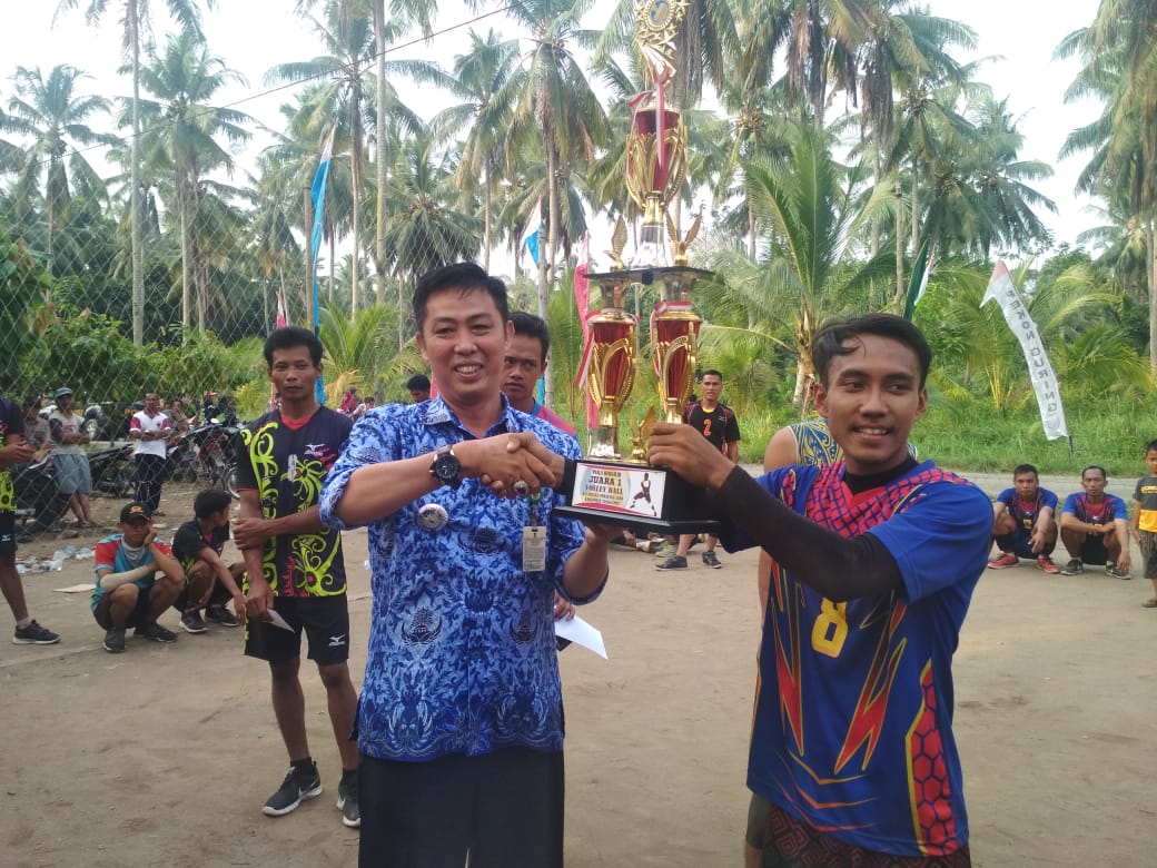 Camat Pematangsawa Tutup Turnamen Bola Voli di Pekon Guring