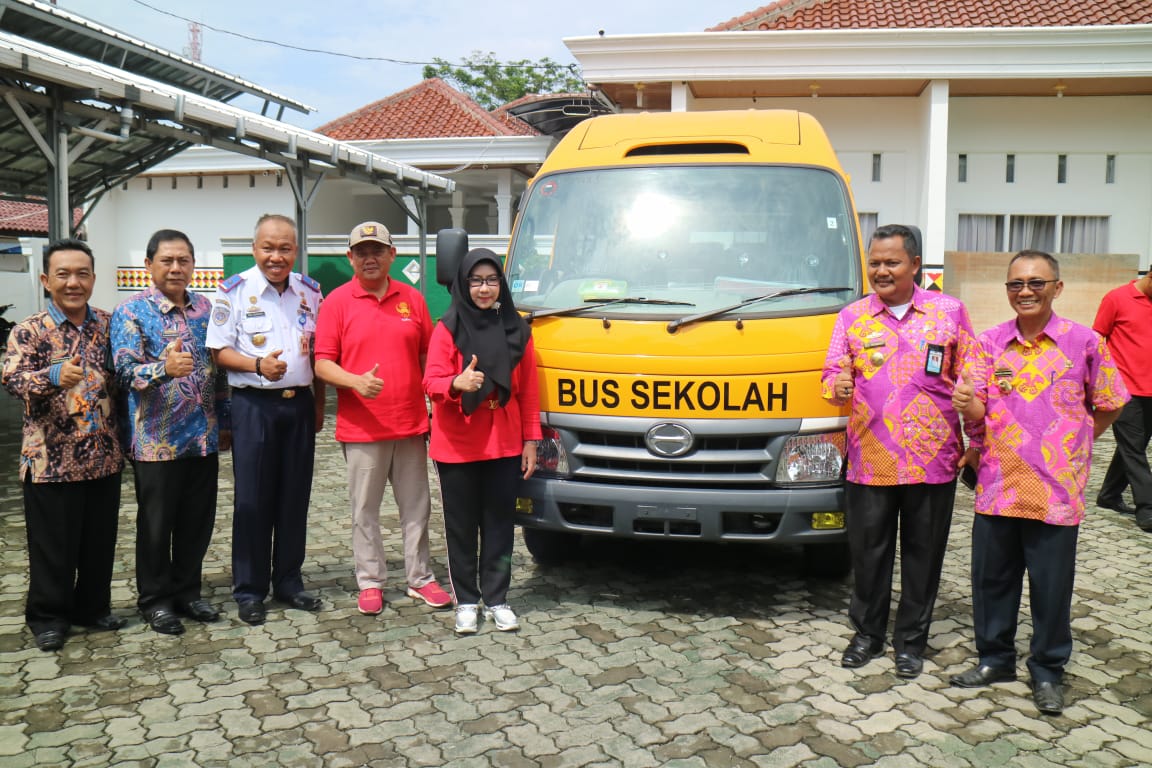 Tanggamus Kembali Terima Bantuan Bus Sekolah