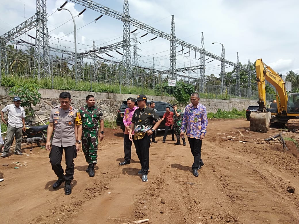 Didampingi Dandim dan Kapolres, Wabup Tinjau Pembangunan GOR Mini