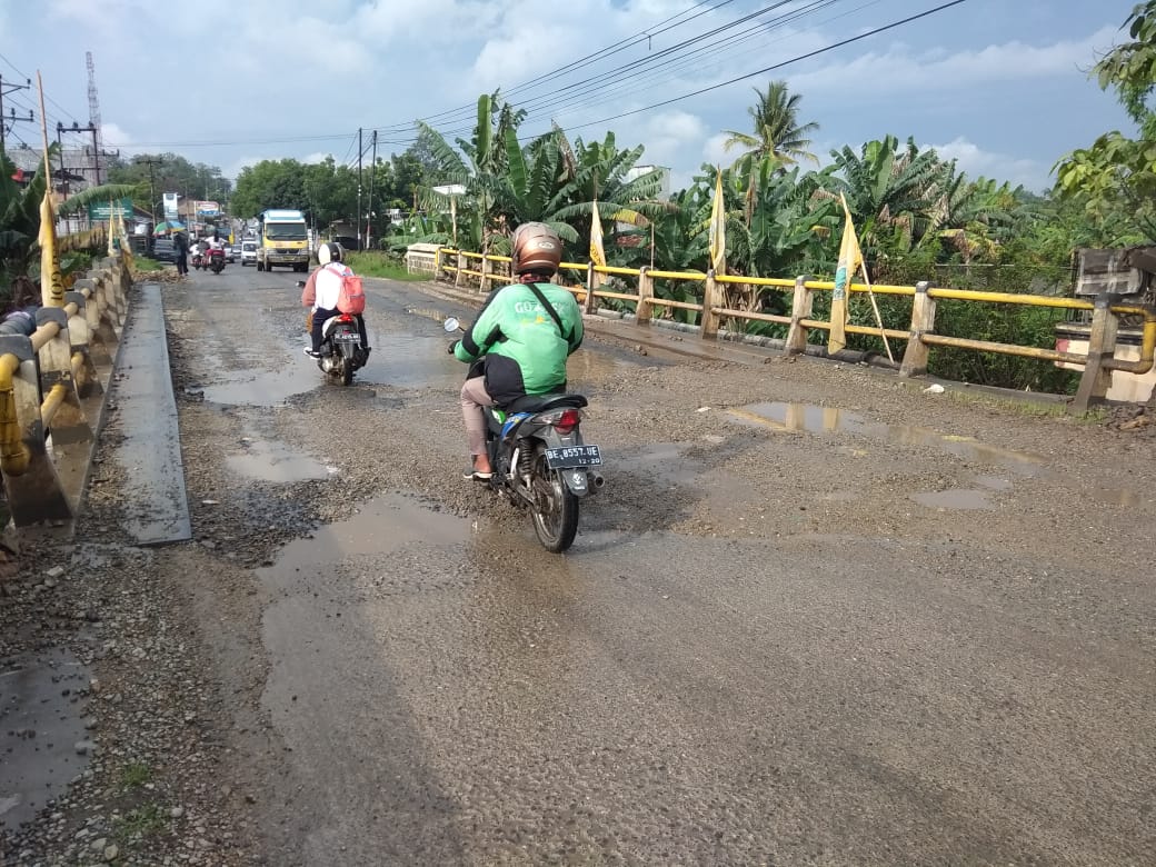 Urgen! Jembatan Way Semah Butuh Perbaikan