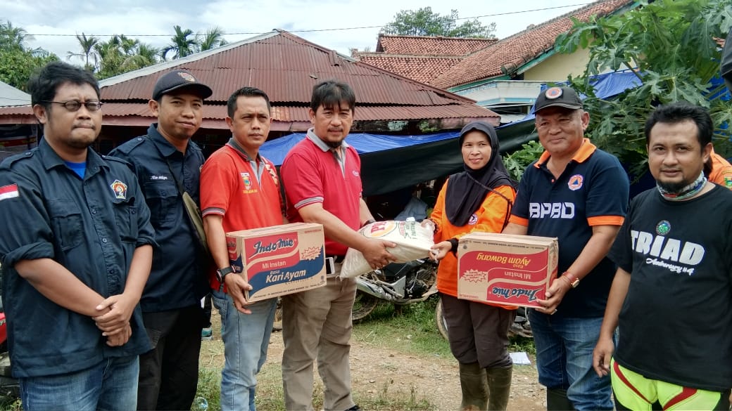 PWI Tanggamus Salurkan Bantuan untuk Korban Banjir di Semaka