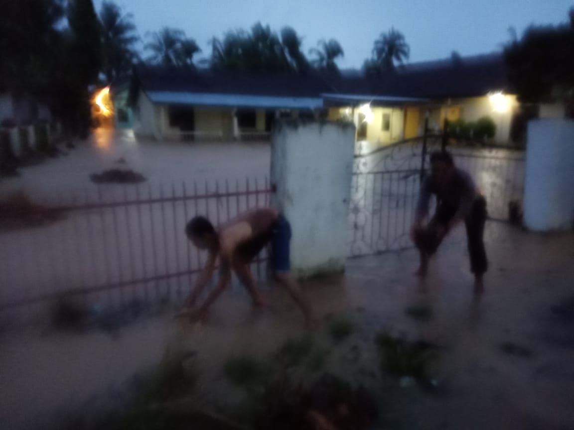 Tanggul Jebol, Ratusan Rumah Tergenang