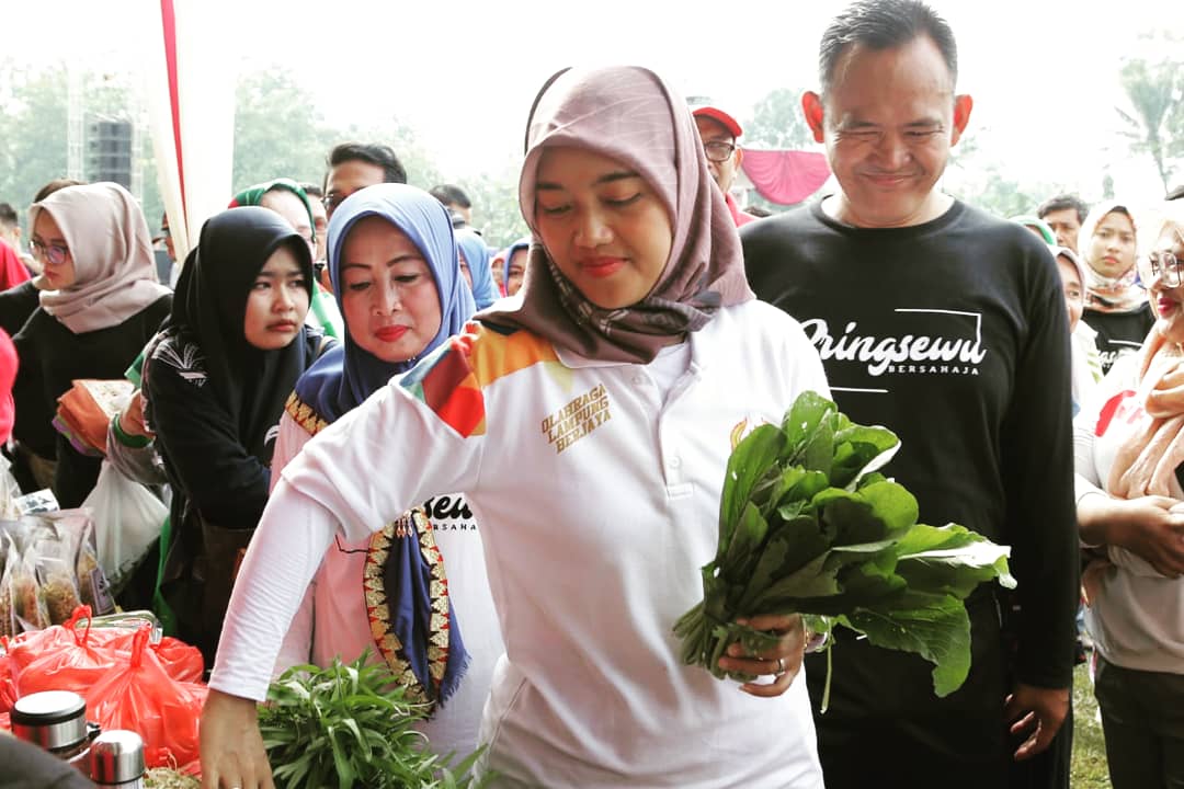 Nunik Ajak Masyarakat Makan Bergizi dan Olahraga