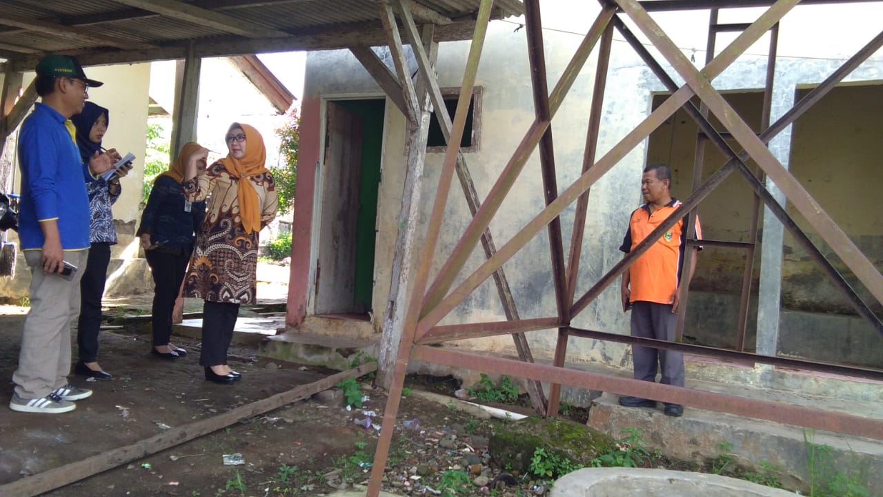 Sidak di SDN 1 Menggala Bupati Dapati Atap dan WC Rusak