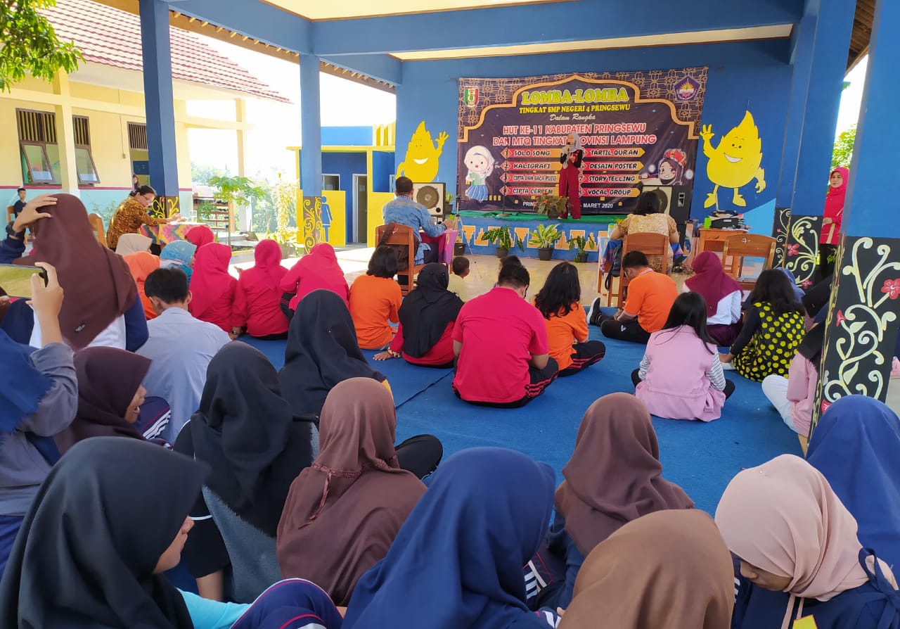 Anak Sekolah Sambut HUT Pringsewu