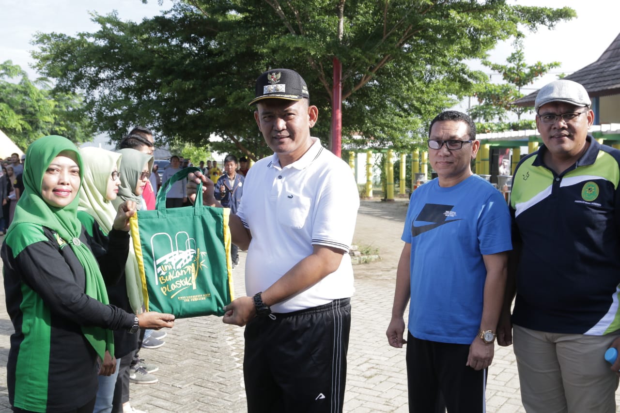 Kurangi Sampah! Pakai Tumbler hingga Bawa Tas Belanja