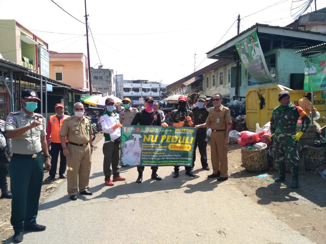 Pasar Induk Pringsewu Disemprot Desinfektan