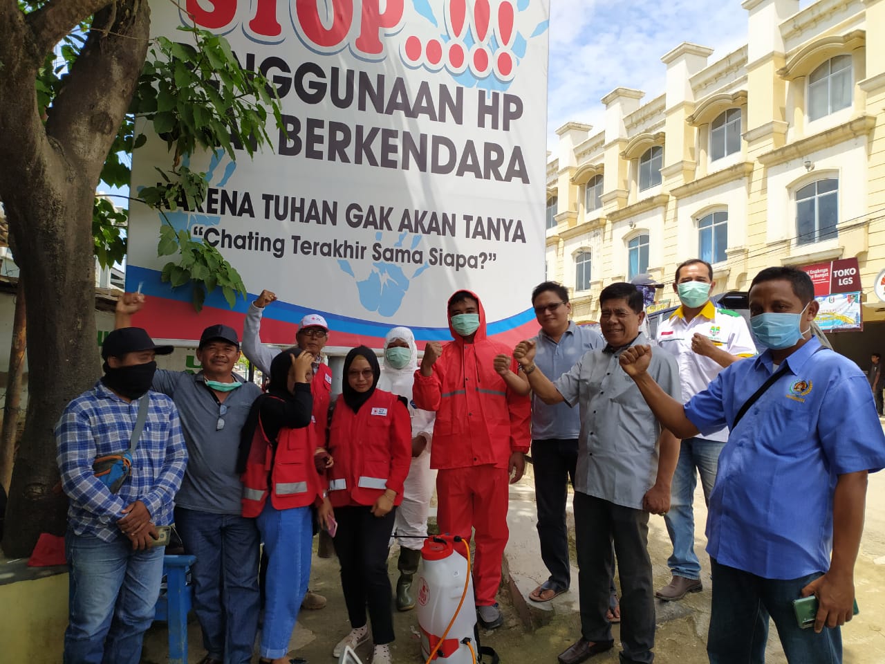 Tempat “Mangkal” Angkutan Umum Disemprot Disinfektan