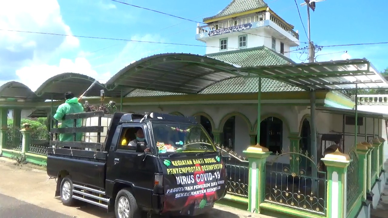 Paguyuban Driver L300 dan Team Pupet Communiti Baksos Penyemprotan Disinfektan