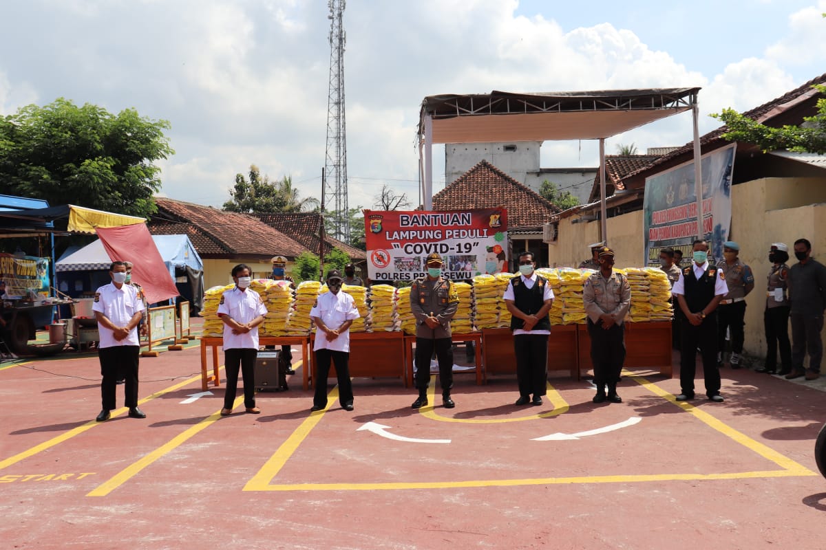 Jelang Ramadhan, Polisi Bagikan Sembako