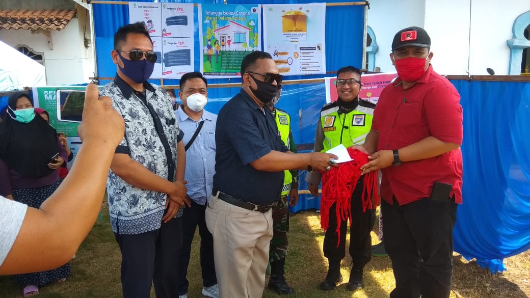 Cegah Corona, PAC Airnaningan dan Fraksi PDIP Bagikan Masker hingga Semprot Disinfektan