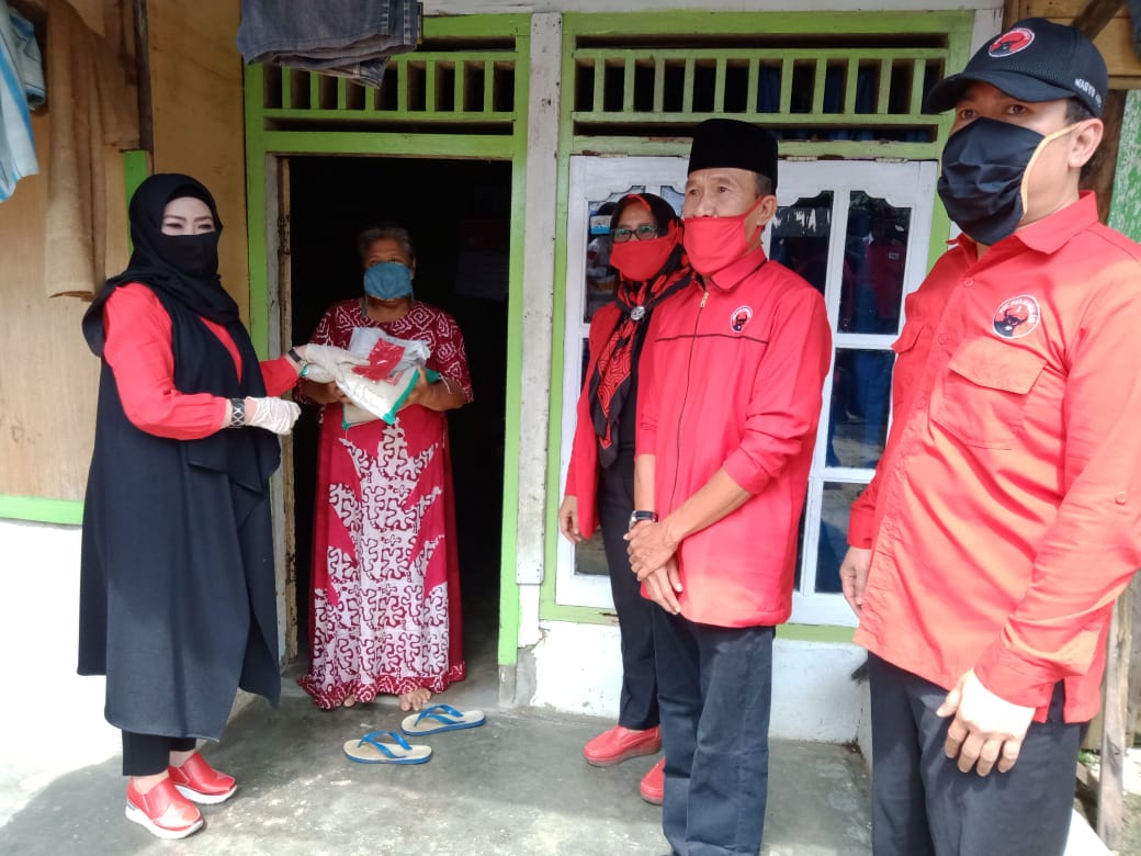 Jumat Berbagi, PDIP Tanggamus Kembali Salurkan Bantuan Sembako