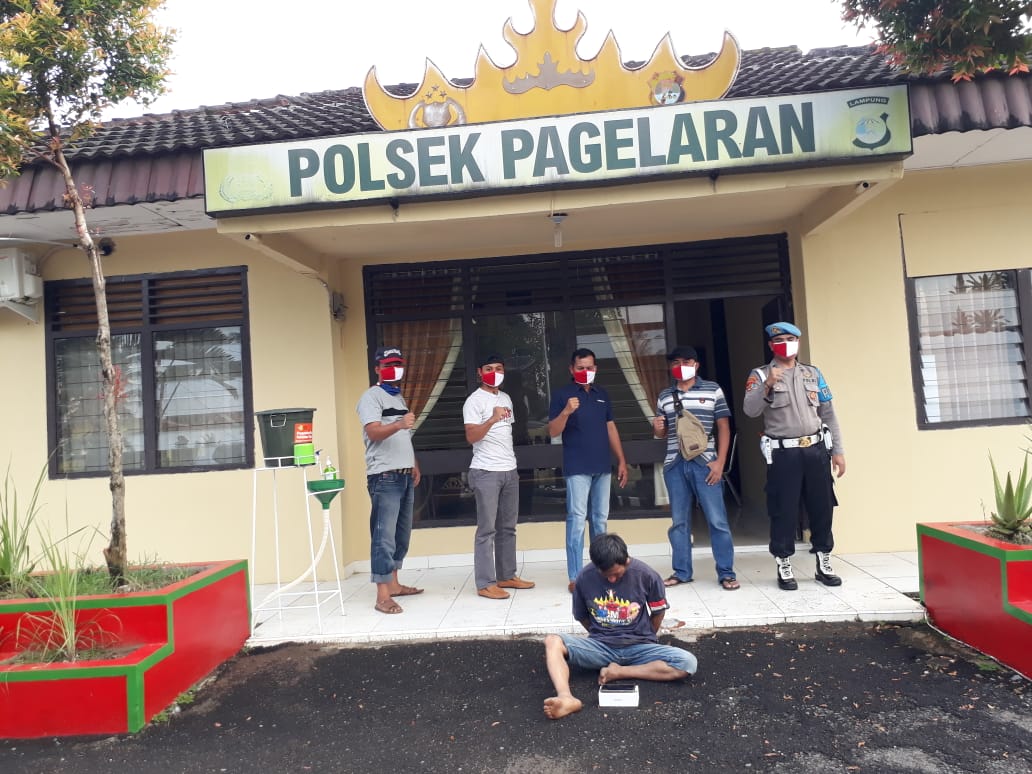 Congkel Jendela Rumah, Gasak HP Korban