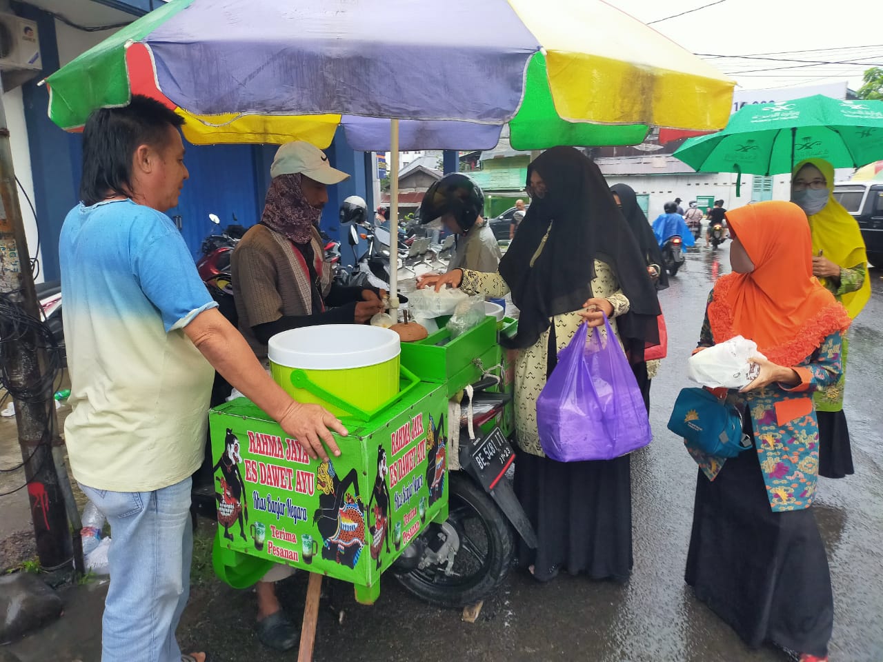 PCNA Kotaagung dan Aisyiyah Kotaagung Berbagi Nasi Kotak