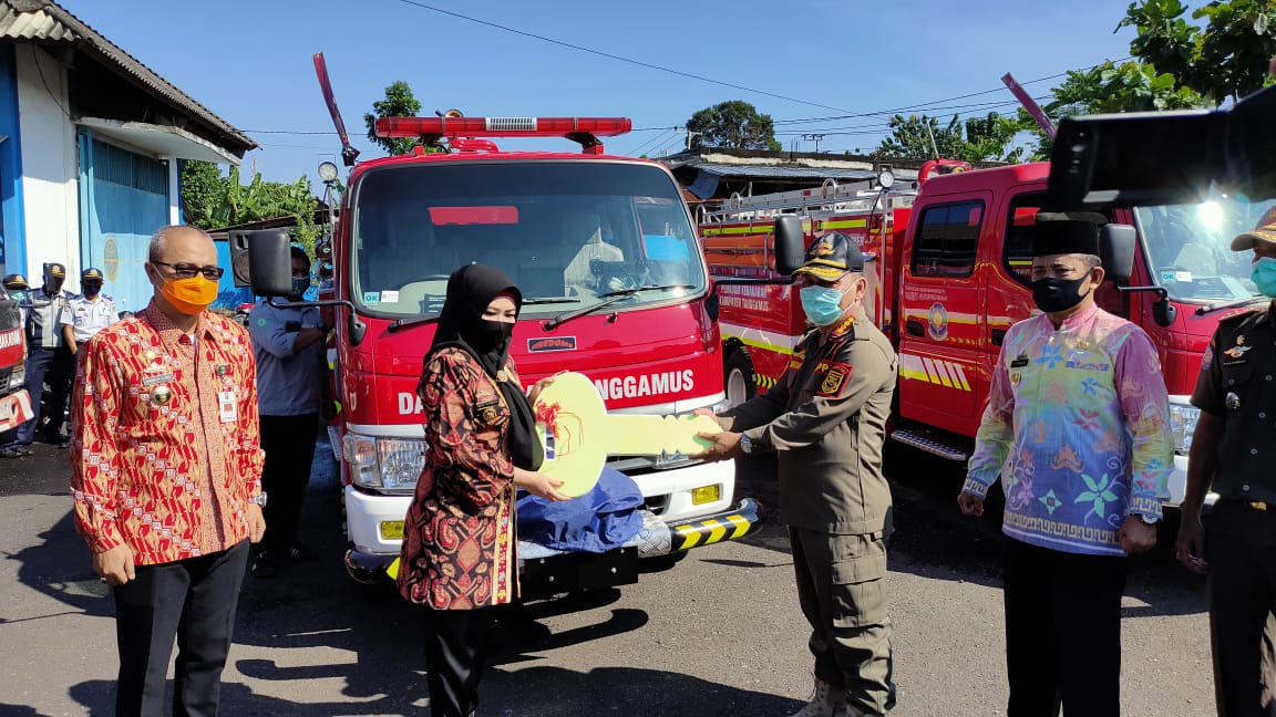 Terima Armada Baru, Bupati Minta Damkar Berikan Pelayanan Prima