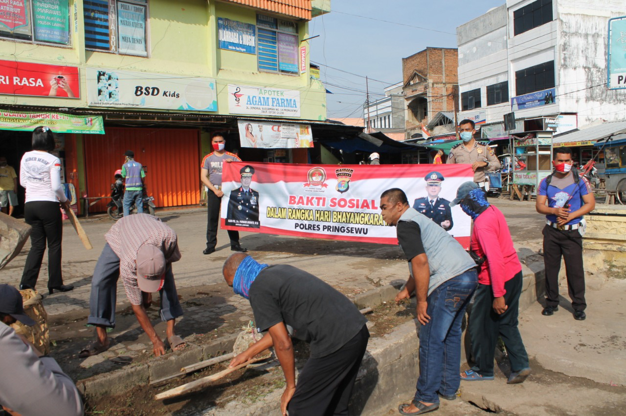 Polisi Ajak Masyarakat Bersih-bersih Pasar