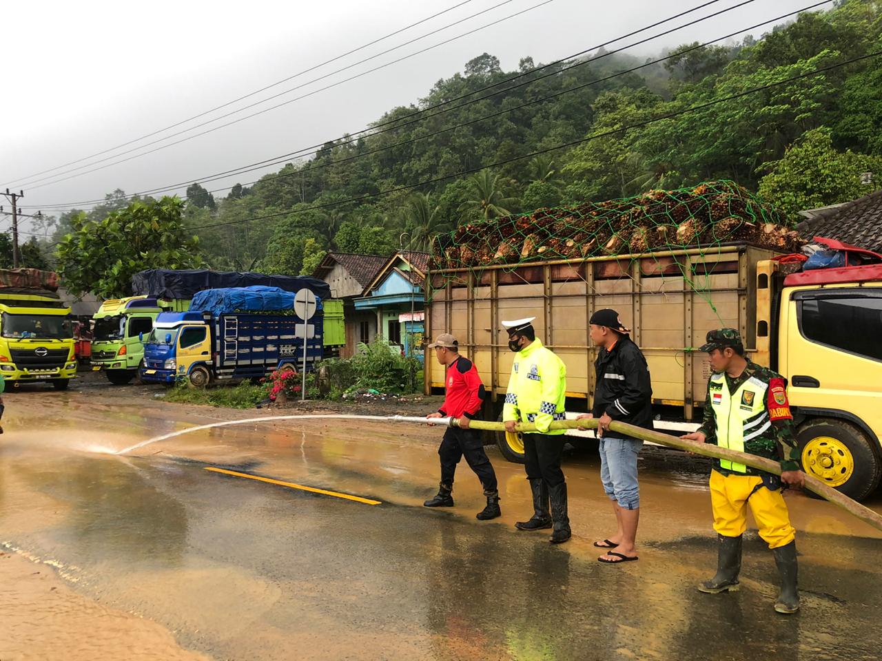 Kerusakan Hutan Diduga Penyebab Banjir dan Longsor