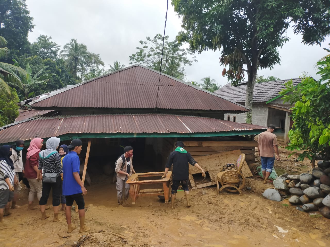 Helda: Jangankan Mobil, Jalan Kaki Saja Susah