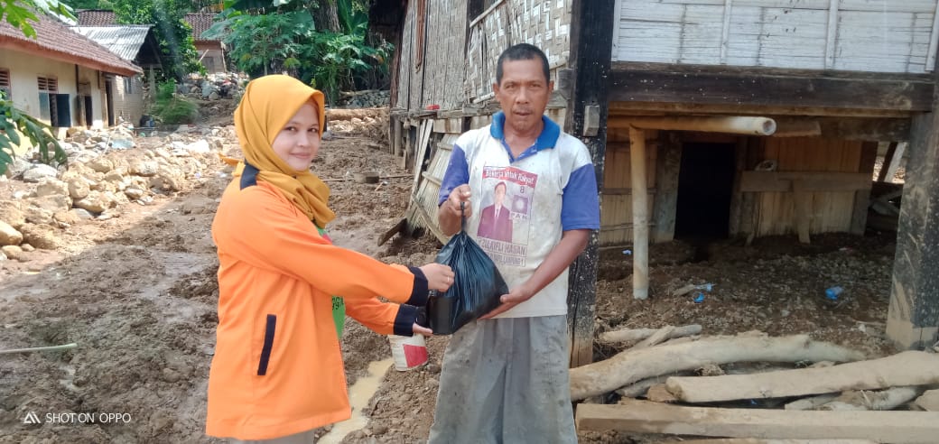 BEM STEBI Tanggamus Salurkan Bantuan Paket Sembako