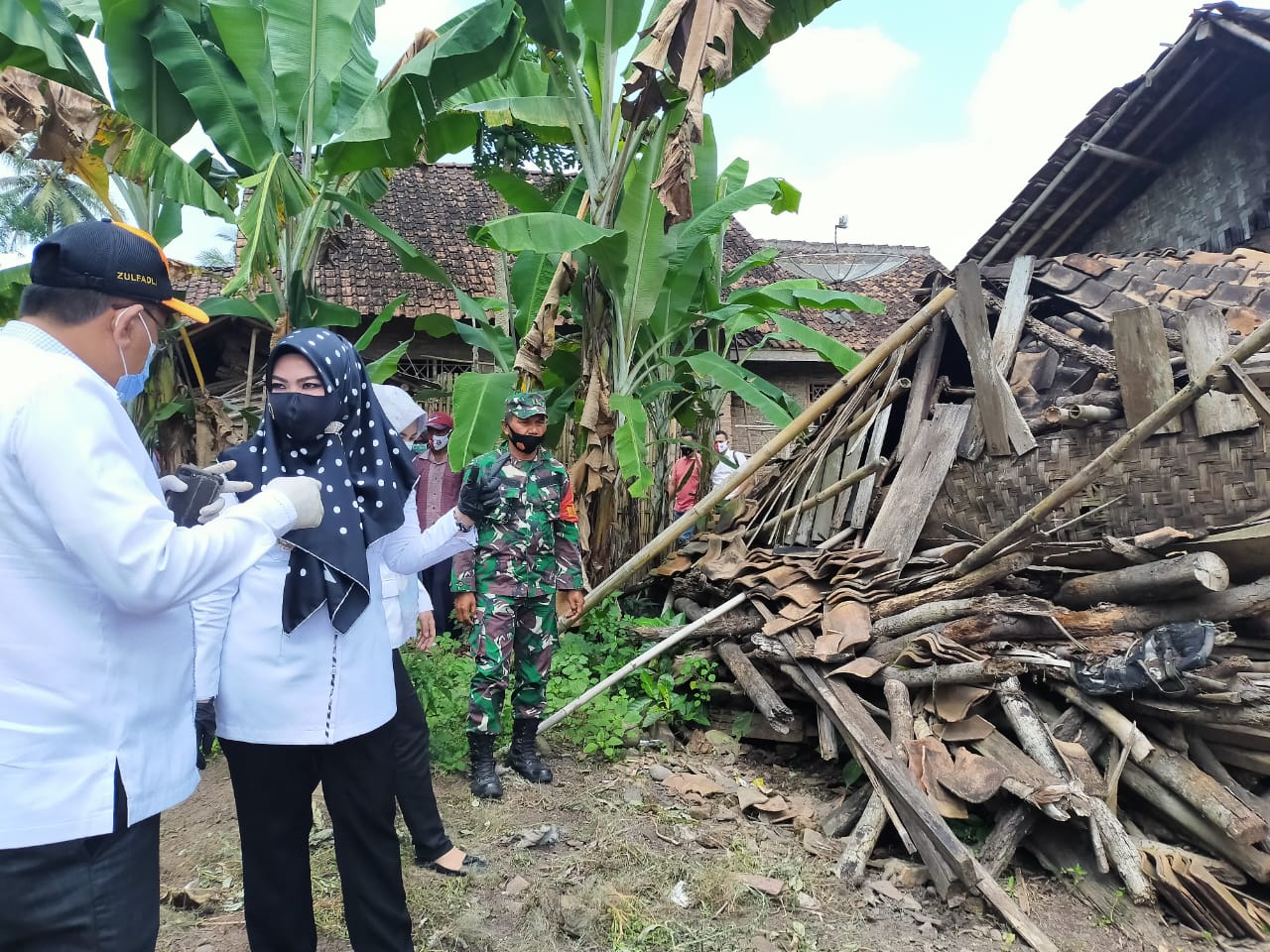 Bupati Kunjungi Rumah Warga Tak Layak Huni