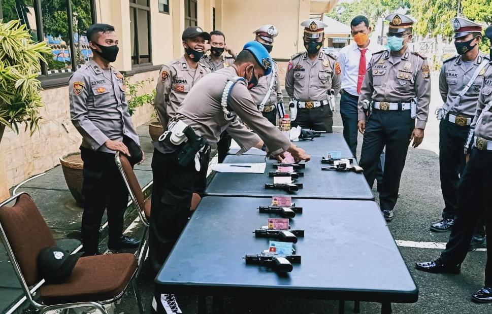 Propam Periksa Senpi Dan Urine Personel Polres Tanggamus